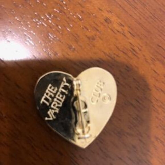 The Variety Club Vintage Gold Tone Rippled Heart Brooch Pin. - Picture 9 of 11